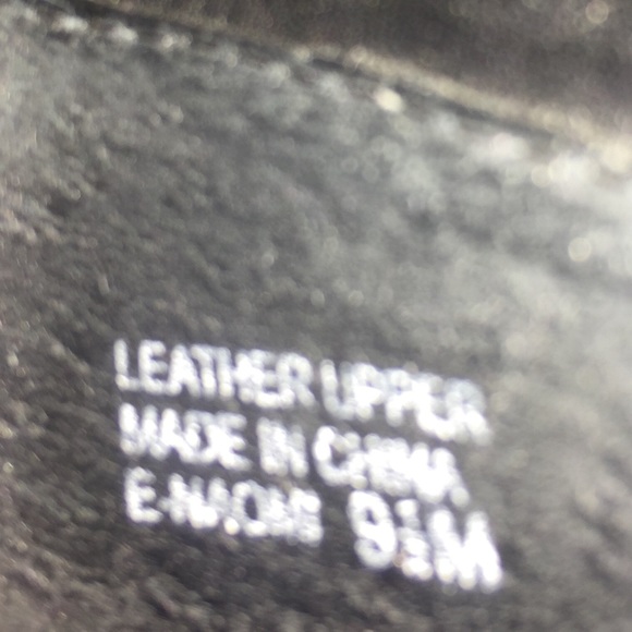 Etienne Aigner Leather Naomi Black Pump/ Mocassins - Picture 7 of 8